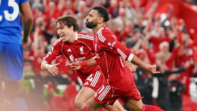 Liverpool struck twice late on as they opened the defence