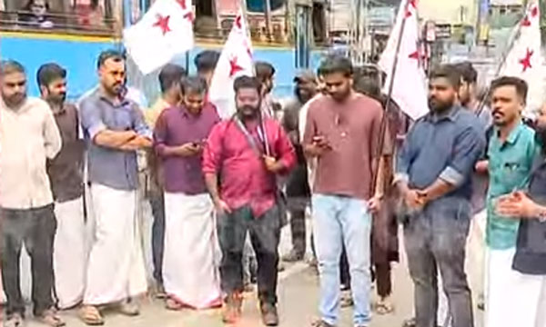 Yuva Morcha and DYFI held a protest march against Rahul Mangkoottathil