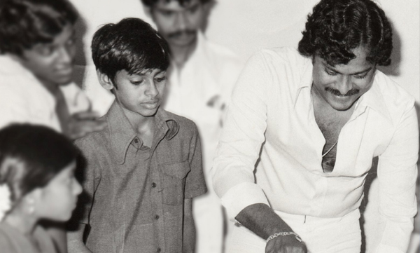 chiranjeevi-shares-childhood-pic-with-pawan-kalyan-thanks-him-for-birthday-wishes