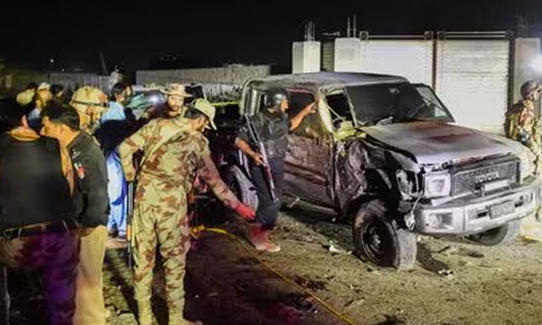 At least 25 killed in Pakistan as suicide bomber