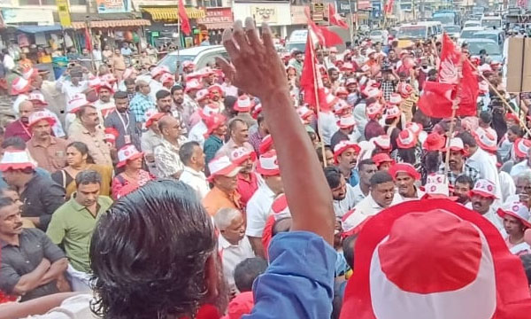 Fight between CPIM and CPI in the name of National council