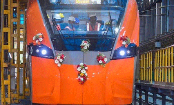 Railways' Onam gift; It will now be easier to get tickets in Vande Bharat; Number of coaches increased