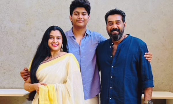 biju-menon-samyuktha-varma-family-photo
