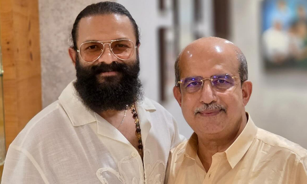 simplicity-jose-chacko-periappuram-jayasurya-s-touching-post.