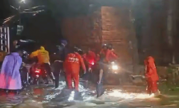 man-shares-post-thanks-to-zomato-swiggy-riders-who-helps-him-in-waterlogging