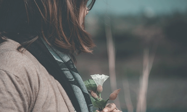 chinese-woman-asked-20-boyfriends-to-buy-iphone-7-phones-and-bought-a-house