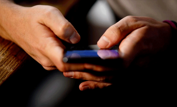 early-smartphone-use-dangers