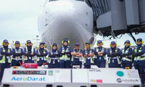 malaysia-airlines-deploys-all-female-crew-from-cockpit-to-cabin