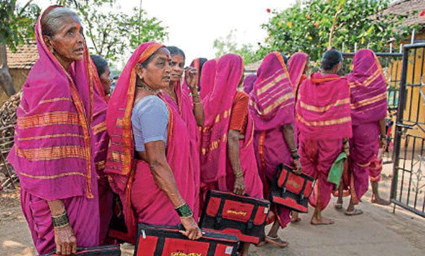 grandmothers-school-or-aajibaichi-shala-in-maharashtras-thane