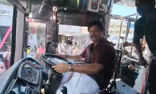 kb-ganesh-kumar-inagurated-new-bus-in-pathanapuram