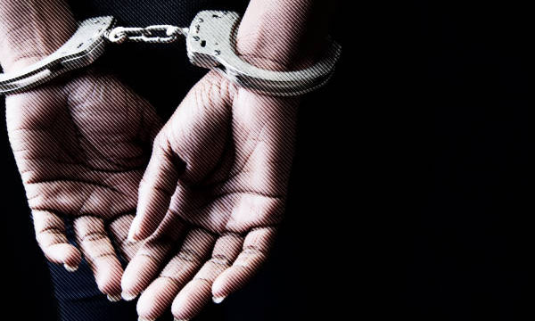 The incident where a four-year-old child was burned with a shovel; The police arrested the mother