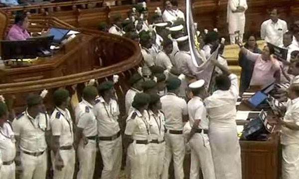 State of tension in the assembly; Dramatic scenes in the House, interrupted the question-and-answer session