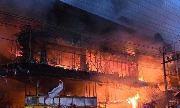 When the fire broke out, he ran outside to save his life; Rs 1 crore notes were burnt before his eyes