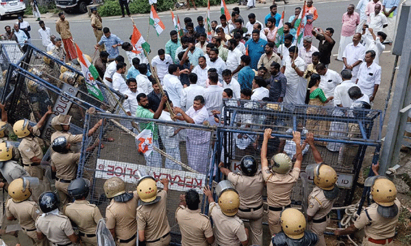 Kozhikode Congress protests in Perampra conflict; Marched to the IG office