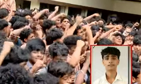 Students protest at Kannadi HS School