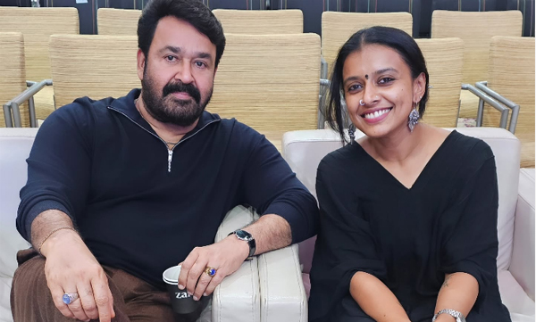 sithara-krishnakumar-shares-photo-with-mohanlal.