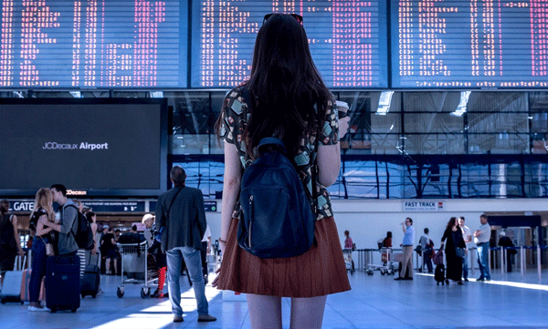 woman-saves-rs-1000-on-pricey-airport-snacks-with-blinkit-delivery-hack