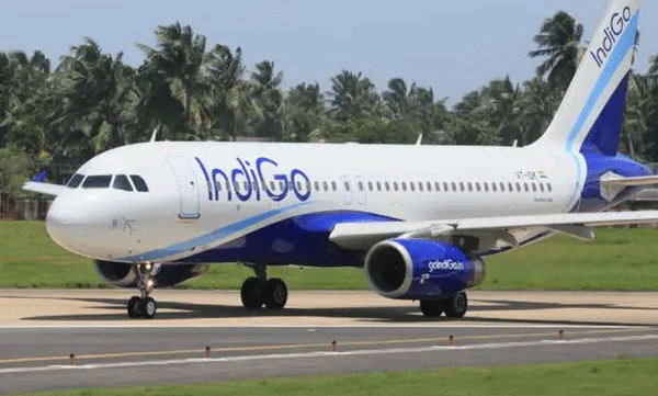 indigo-plane-emergency-landing-varanasi-fuel-leak-byp7