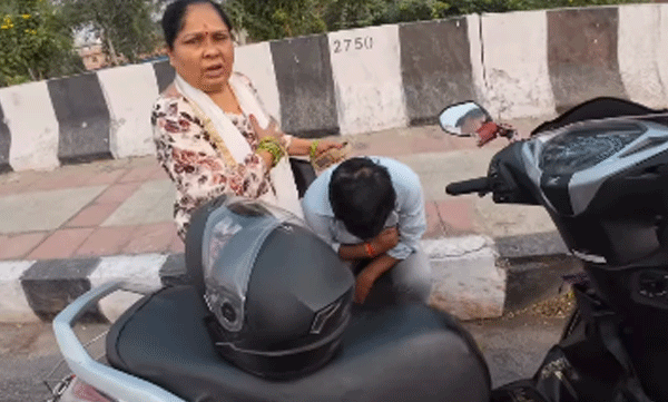 man-with-comorbidity-suffers-breathing-trouble-while-riding-scooter-anand-vihar