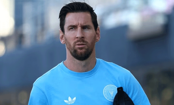 v-muraleedharan-against-sports-ministerr-on-messi-issue-articleshow