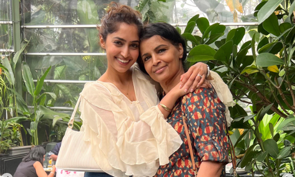 reba-monica-john-celebrates-mother-birthday
