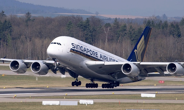 passenger-on-plane-suffers-heart-attack-wife-thanks-doctors-for-examining-him