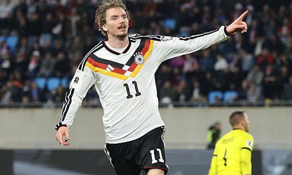 Germany advances with a six-goal win; Slovakia must also make the play-offs