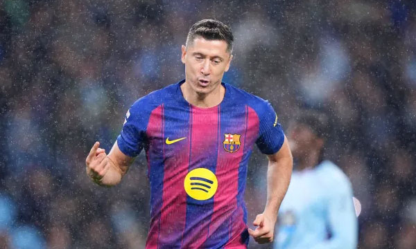Barcelona striker Robert Lewandowski responds to Fenerbahce contract offer