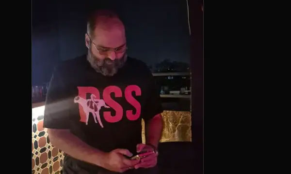 Comedian Kunal Kamra in controversy again for T-shirt insulting RSS