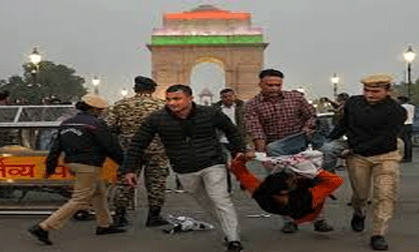 delhi-air-pollution-court-remands-4-people-who-participated-in-protest-