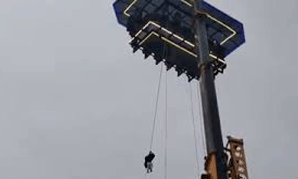 tourists-trapped-in-sky-dining-have-begun-to-be-brought-down