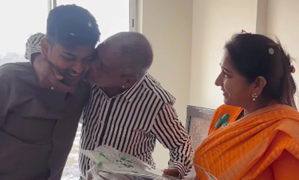 man-surprises-parents-in-emotional-viral-video-social-media-praises