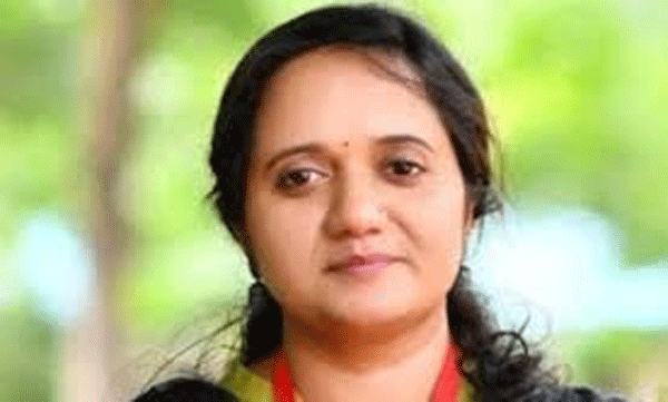 congress-candidate-sreenadevi-kunjamma-wins-who-left-cpi-in-pathanamthitta