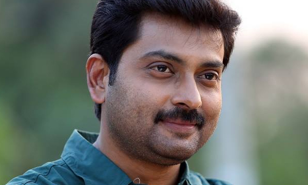 narain-was-supposed-to-paly-one-of-the-hero-in-4-the-people