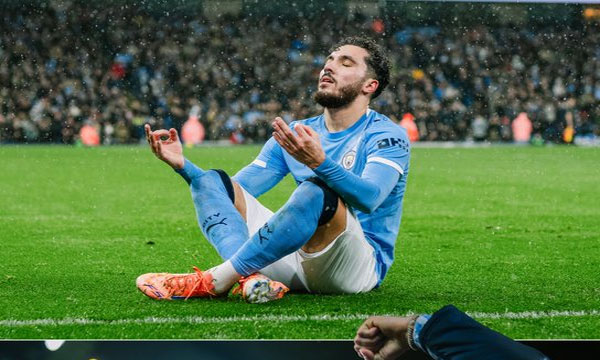 Manchester City wins by two goals; Newcastle also wins; Both teams advance to the semi-finals of the English League Cup