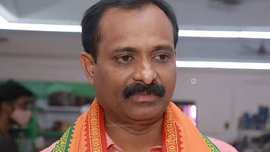 Chief Minister congratulates V.V. Rajesh; called him on the phone before the elections