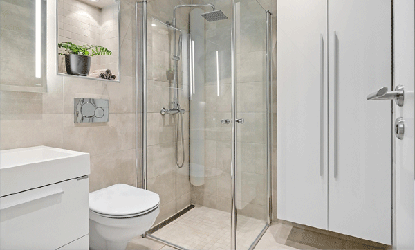 transparent-toilet-glass-to-catch-smokers-in-china