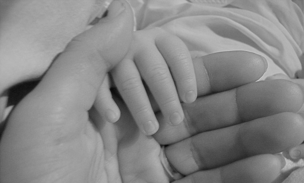 candidate-came-to-job-interview-with-a-crying-baby-man-shares-experience