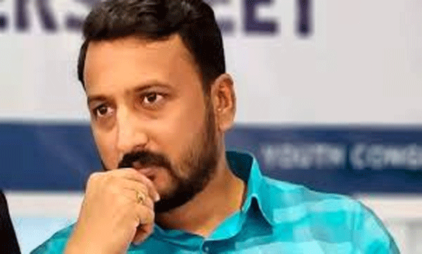 third-rape-case-against-rahul-mamkoottathil-police-get-chat-linked-to-flat-deal