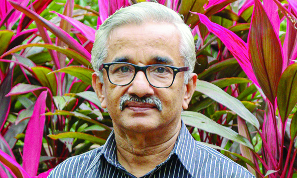 E.P. Rajagopalan receives Odakkuzhal Award