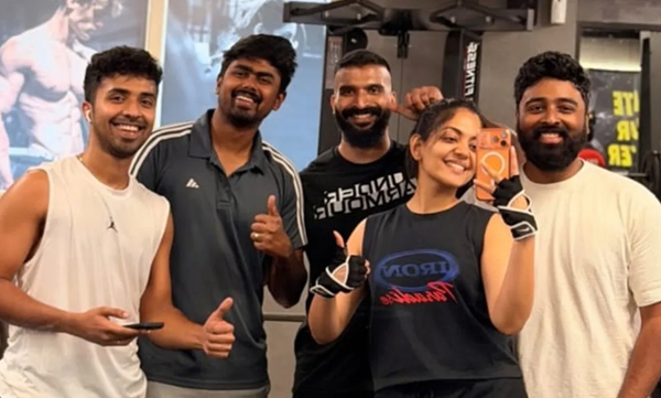 ahaana-krishnas-workout-selfie-with-nimish-ravi-ashwin-ganesh-and-arjun-goes-viral