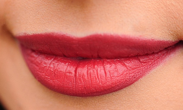 dry-lips-super-remedies-at-home-in-winter-season-beauty-tips