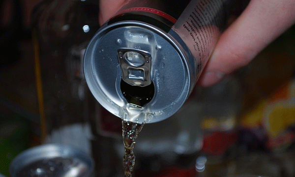 man-arrested-selling-soft-drink-bottles-filled-with-urine-to-overcome-depression