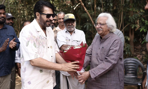 adoor-gopalakrishnan-congratulates-mammootty-on-padmabhushan-padayaatra-location-pics-out