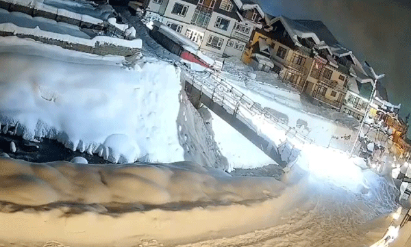 kashmir-avalanche-heavy-snow-strands-tourists