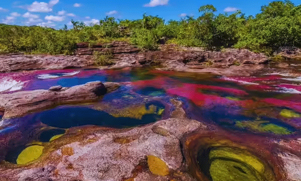 river-changes-colour-for-months