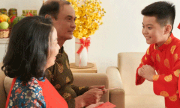 lunar-new-year-greetings-special-kneeling-service-offered-by-company