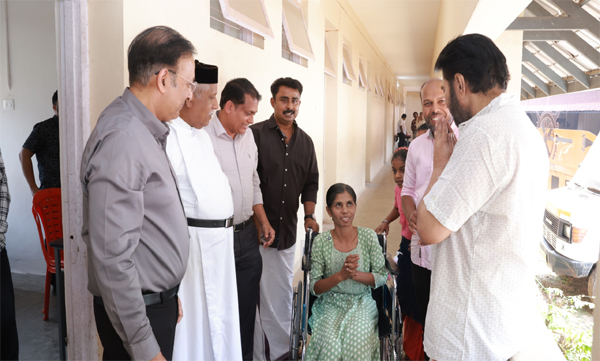 Mammootty stays confident, walks on prosthetic leg in the evening