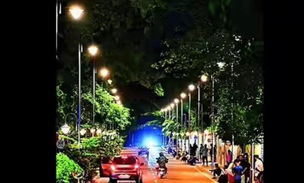 police-booked-case-against-lovers-over-fight-at-manaveeyam-veedhi-goes-viral