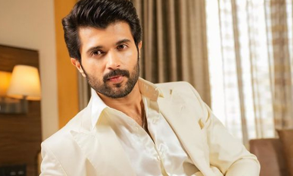 vijay-deverakonda-announces-scholarship-telangana-students